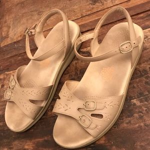 SAS extra wide nude tan sandals